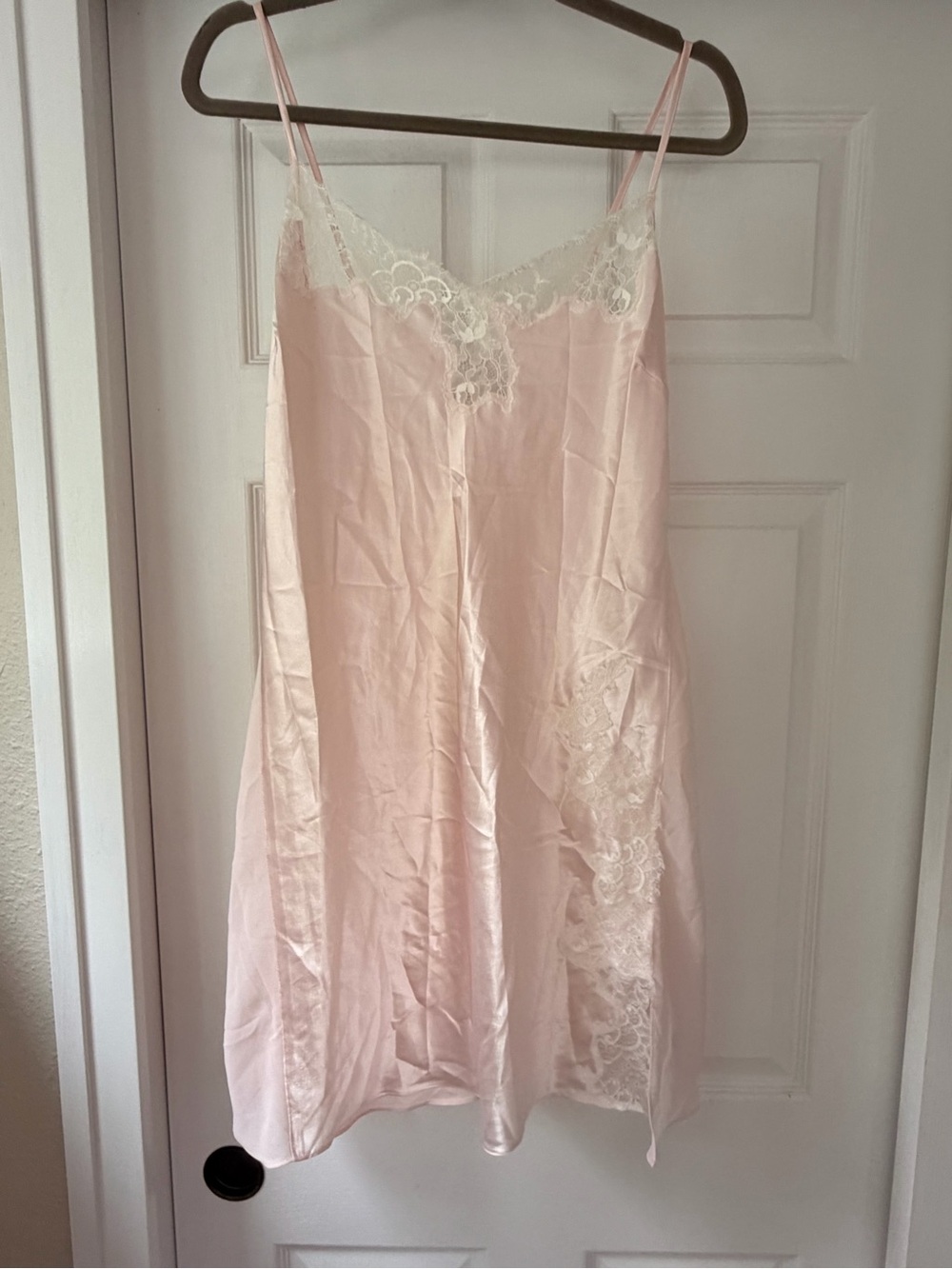 Oscar de la Renta Pale Pink Lace-Trim Slip